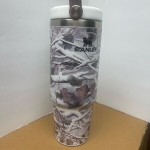 Stanley Woodland 30 oz Travel tumbler
